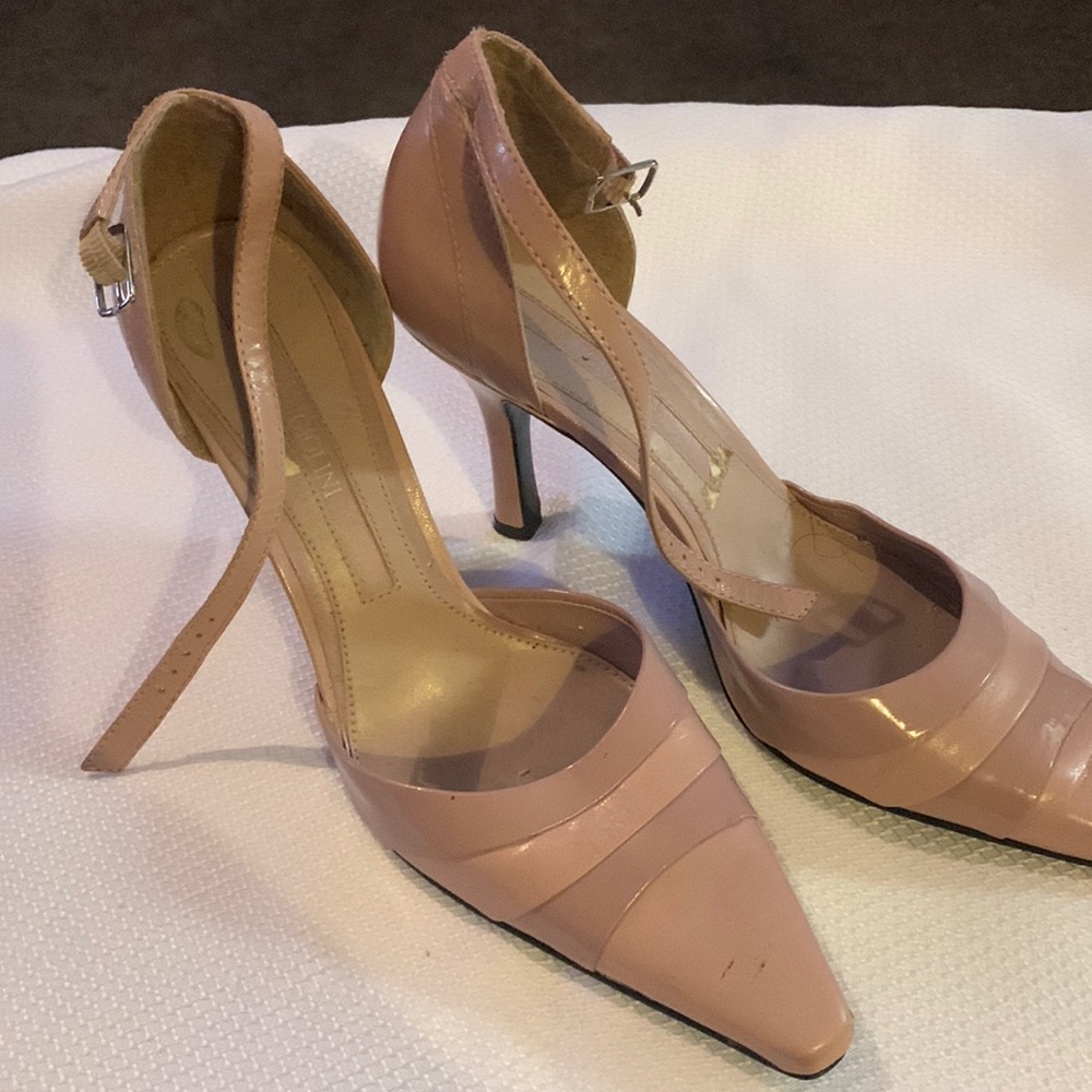 Ankle strap shoes